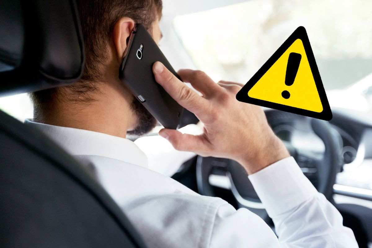 Automobilista al telefono mentre guida l'auto